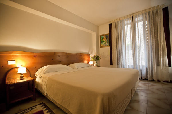 Hotel Moderno เอริเช ภายนอก รูปภาพ