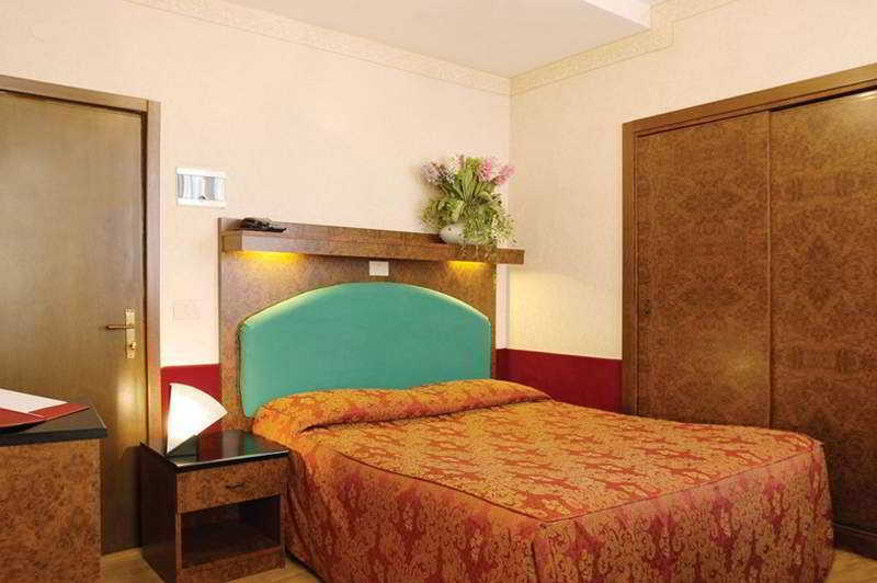 Hotel Moderno เอริเช ภายนอก รูปภาพ